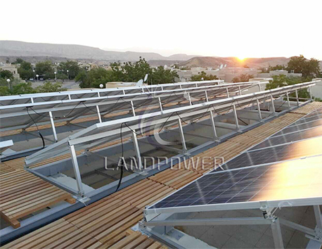 Sistem solar pentru acoperiș plat de 100 KW în Orientul Mijlociu